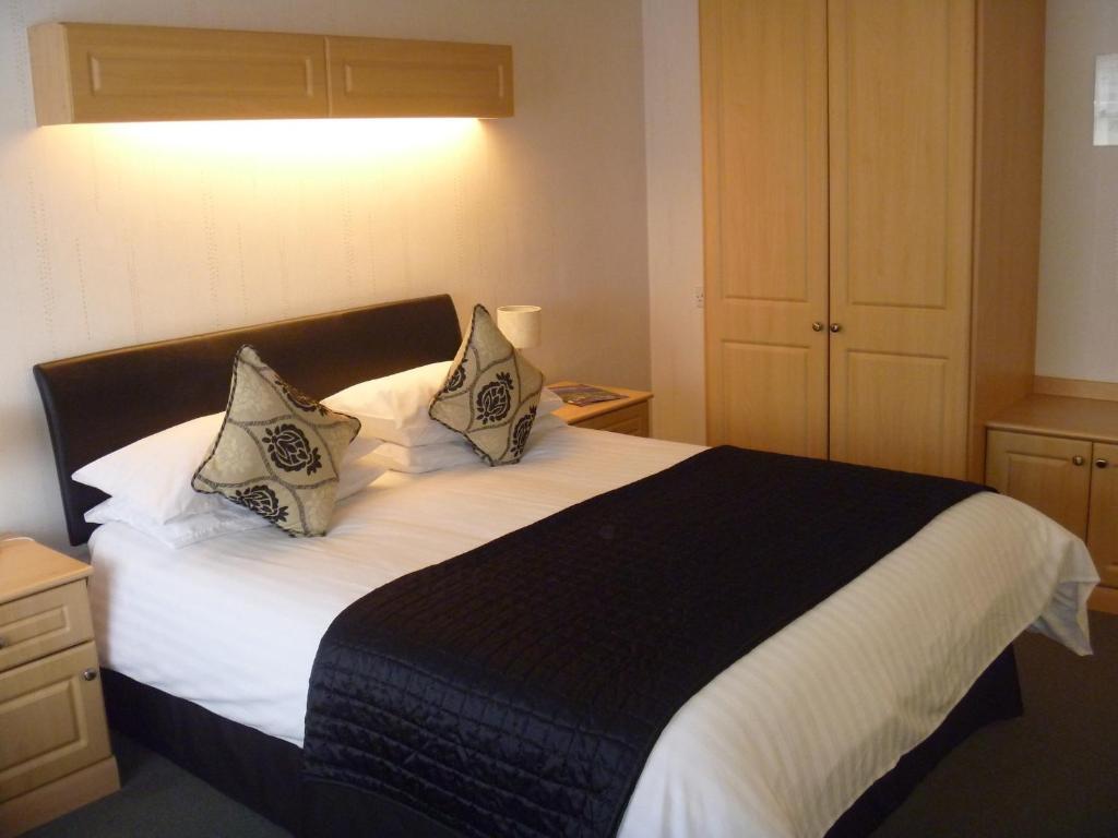 Deanwater Hotel Wilmslow Exteriör bild