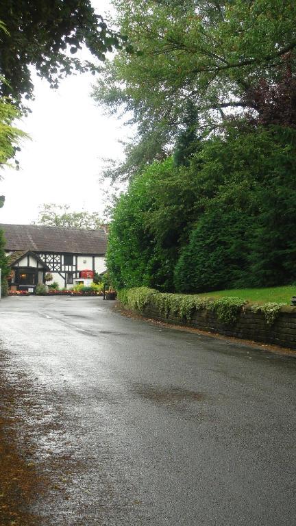 Deanwater Hotel Wilmslow Exteriör bild
