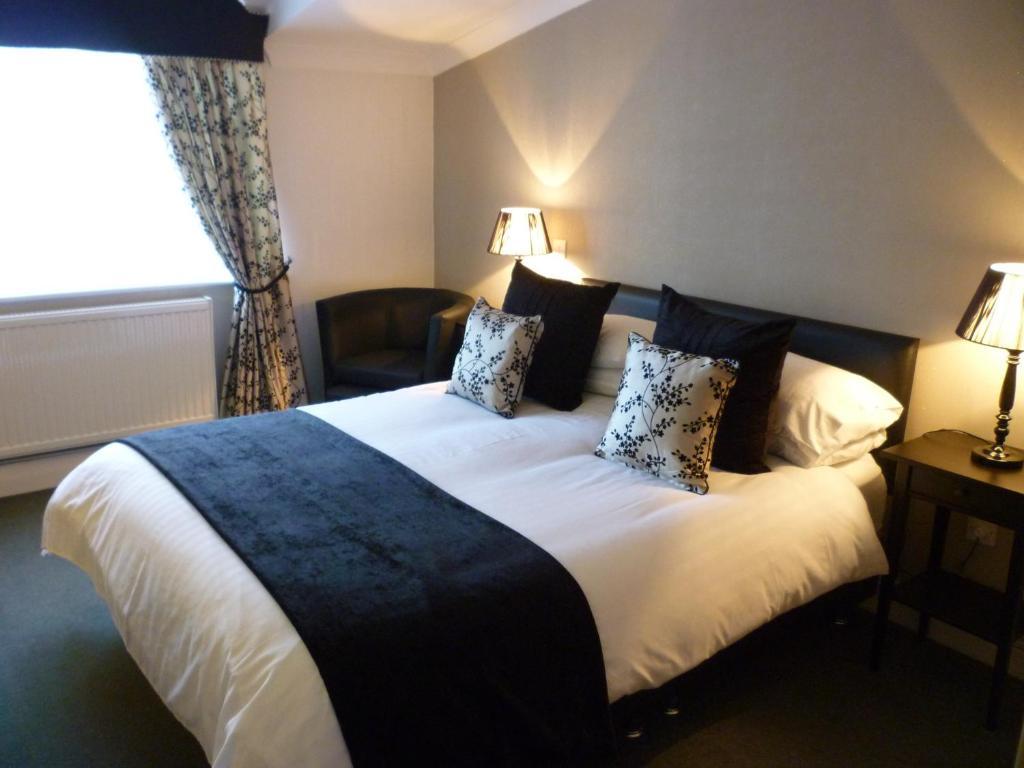 Deanwater Hotel Wilmslow Exteriör bild